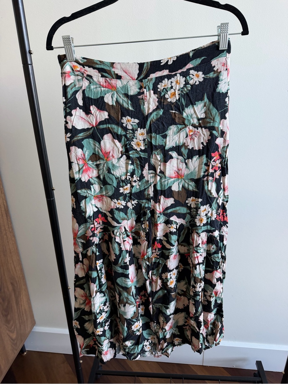 Tezenis Black Floral Print Drop-Hem Midi Skirt Size S
